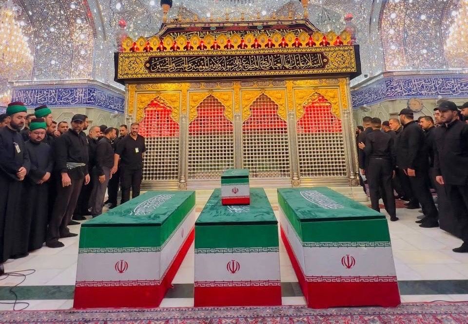 omleyla_'s tweet photo. من ایرانم و تو عراقی 
چه فراقی ..💔

فی أمان الله ، در پناه أبی‌عبدالله ..

#باید_برخاست https://t.co/BxP3IX3Q4C