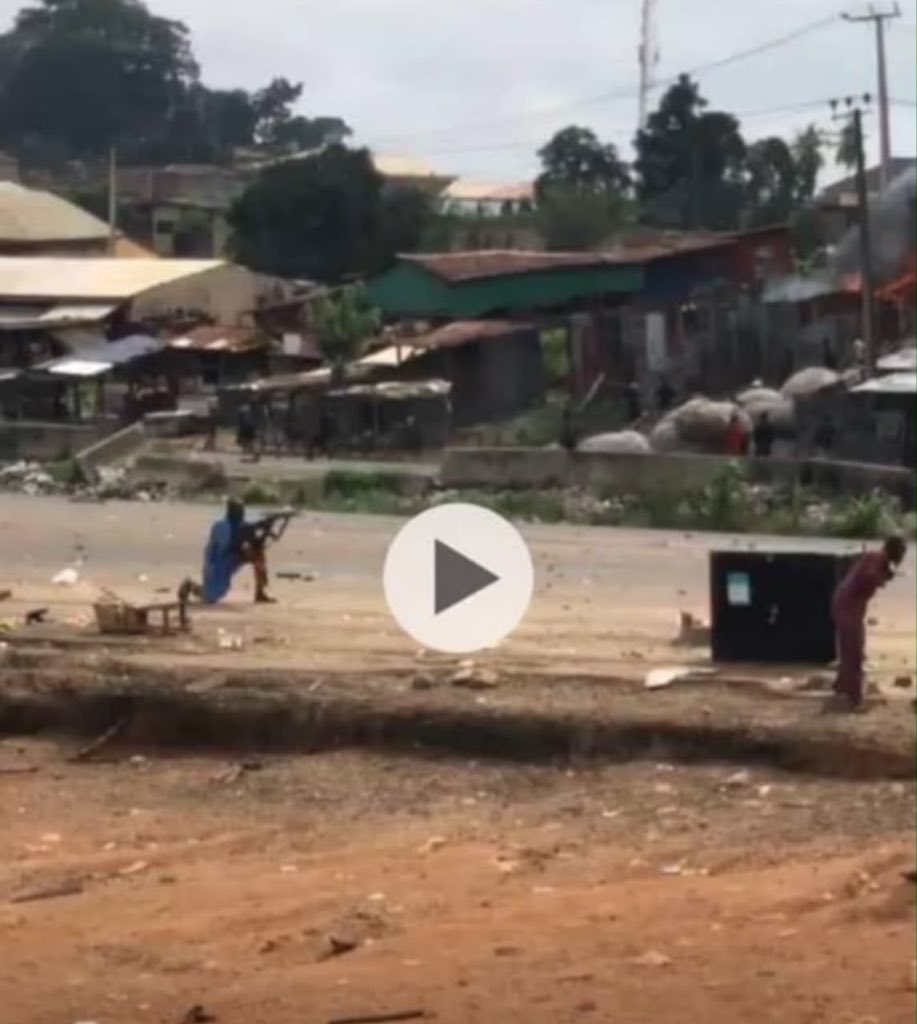 TheYorubaTimes's tweet photo. WATCH 💔 : Footage of Hausa men holding guns has surfaced as Ojoo youth expressed anger over what they described as the police's double standard.

"The police came, saw them holding guns and did nothing despite the fact that they shot our people and we are defenceless . This is sabotage. Yoruba would never get the same treatment in Arewa."

The youth further accused the police of later arresting innocent Yoruba residents instead, saying they were not pleased because it was not the first time. He said the same thing happened in Shasha, where the police looked away, and now it was happening again in Ojoo.

"This is our land. Why are we being sidelined?" he added.