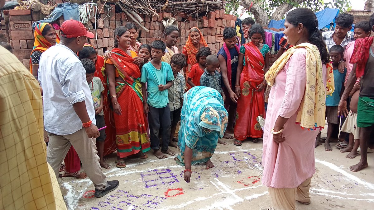 MissionNNalanda's tweet photo. #बिहारशरीफ प्रखंड के #तिउरी पंचायत (महादलित टोला) में समुदाय आधारित संपूर्ण स्वच्छता (CLTS) अभियान के तहत ट्रिगरिंग कार्यक्रम आयोजित।
@dmnalanda
 @rajeshkbas42
 @IPRDBihar
 @LSBA_Bihar
 @BiharRDD
 @swachhbharat https://t.co/LqL8a5U0m0