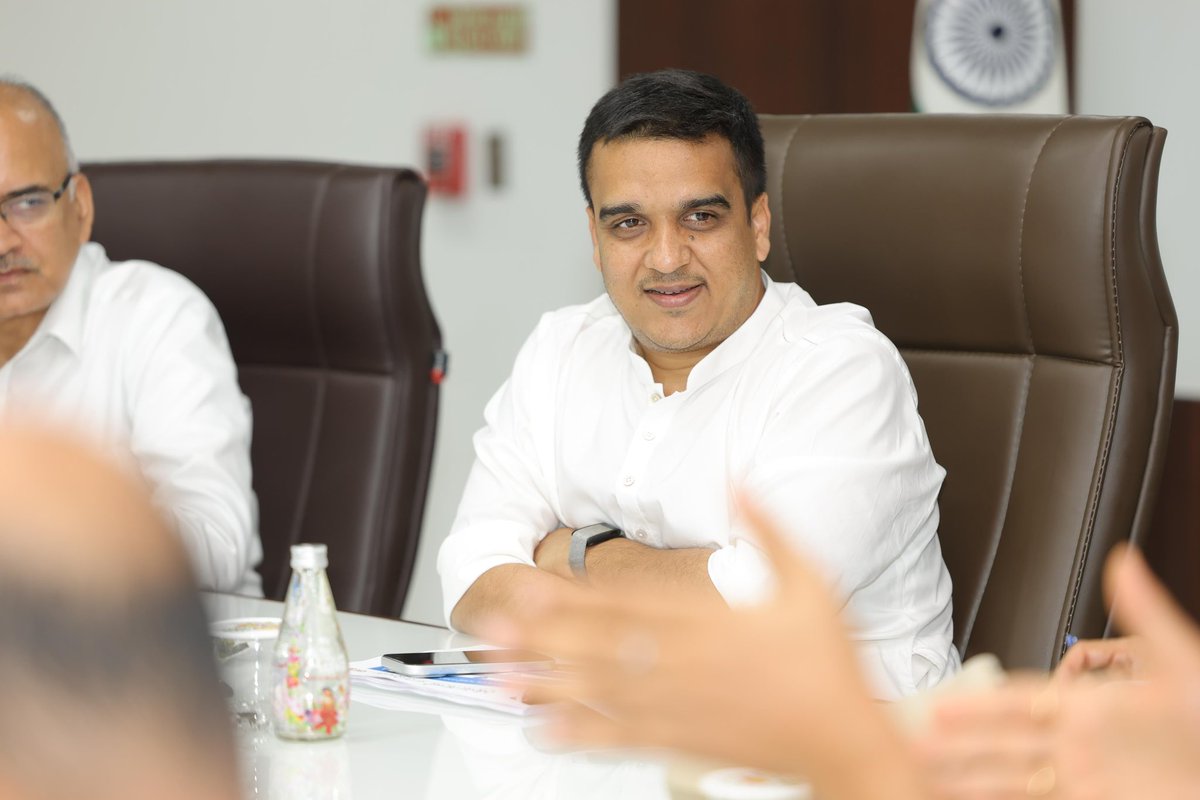sanghaviharsh's tweet photo. અષાઢી બીજના પાવન અવસરે અમદાવાદમાં યોજાનારી ભગવાન જગન્નાથજીની ૧૪૯મી રથયાત્રા શાંતિપૂર્ણ, સુરક્ષિત અને સૌહાર્દપૂર્ણ માહોલમાં સંપન્ન થાય તે માટે ઉચ્ચ સ્તરીય બેઠકમાં સમીક્ષા કરી.

સુરક્ષા વ્યવસ્થા, ટ્રાફિક આયોજન તથા વિવિધ વિભાગોની તૈયારીઓની વિસ્તૃત સમીક્ષા કરવામાં આવી, જેથી લાખો શ્રદ્ધાળુઓ રથયાત્રાનો સુરક્ષિત અને સુવ્યવસ્થિત લાભ લઈ શકે.