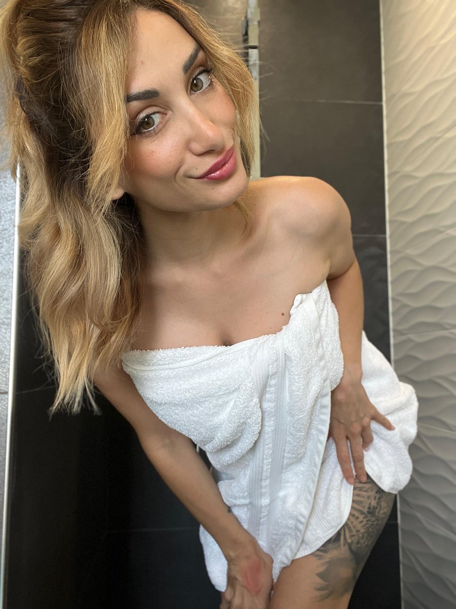 ChloexSanchez's tweet photo. La 1,la 2 ou la 3 ? 😍 https://t.co/4GpbinolnN