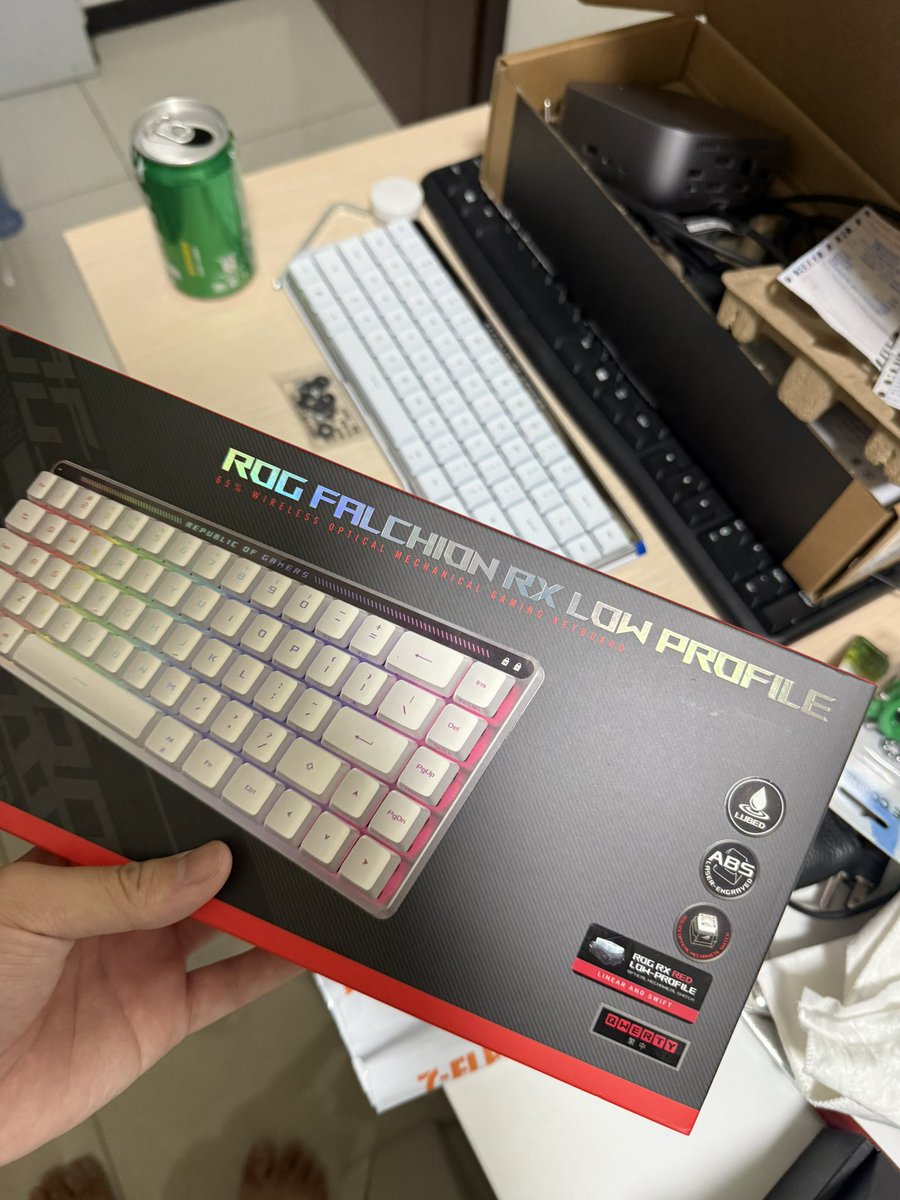 eason11210's tweet photo. 今天抽這個  又是新的ROG電競鍵盤

一台電腦扣完稅利潤不到3000
煮飯連一盒80元的冷藏肉都要考慮要不要買的我
還是決定要繼續辦抽獎

為了長遠的未來吧
組電腦歡迎找我

含稅  開發票

有團隊提供的服務和優質的配單
雖然價格可能沒辦法比原價屋便宜太多
不過我相信提供更優質的服務更為划算

留言按讚分享  以及填表單
就有機會抽到你