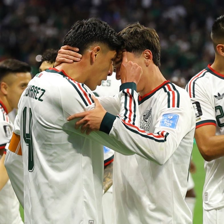 hormigxl's tweet photo. oigan, por que ignoramos que edson casi casi se andaba besando con los jugadores? nuestro alfa de confianza https://t.co/3fwbp2a1mP