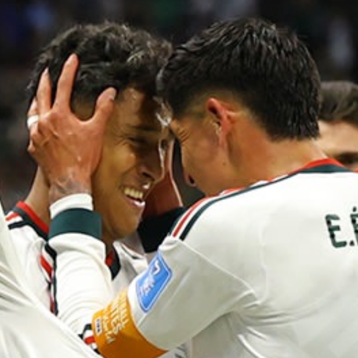 hormigxl's tweet photo. oigan, por que ignoramos que edson casi casi se andaba besando con los jugadores? nuestro alfa de confianza https://t.co/3fwbp2a1mP
