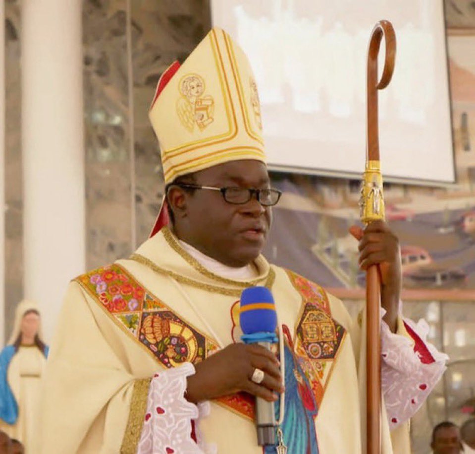 PO_GrassRootM's tweet photo. Nigerians, Rev. Matthew Hassan Kukah is not a man, so what exactly is he looking for at the table of Tinubu’s government? https://t.co/IIeJtuSWiK