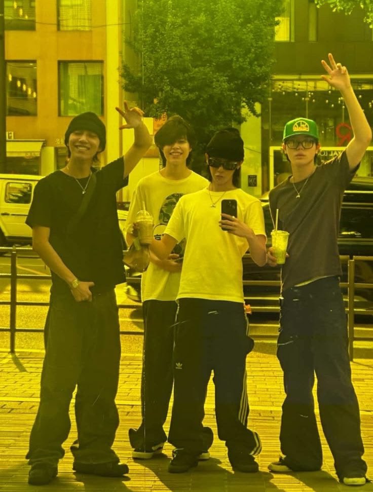 hyuckiko's tweet photo. having tropa and cousin-like parasocial relationship with cortis and lngshot fr they r js like my pinsan talaga lalo na si martin 😭 https://t.co/GIKlYJg1IV