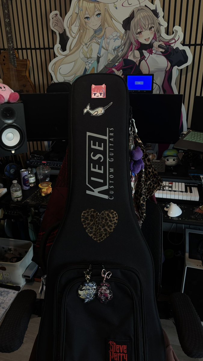 StarlightDaryl's tweet photo. Finally got around to decorating my gig bag uwu thank you @x3Dustco for the Daryl &amp; Emi charms <333 https://t.co/o2R4BjxfiE