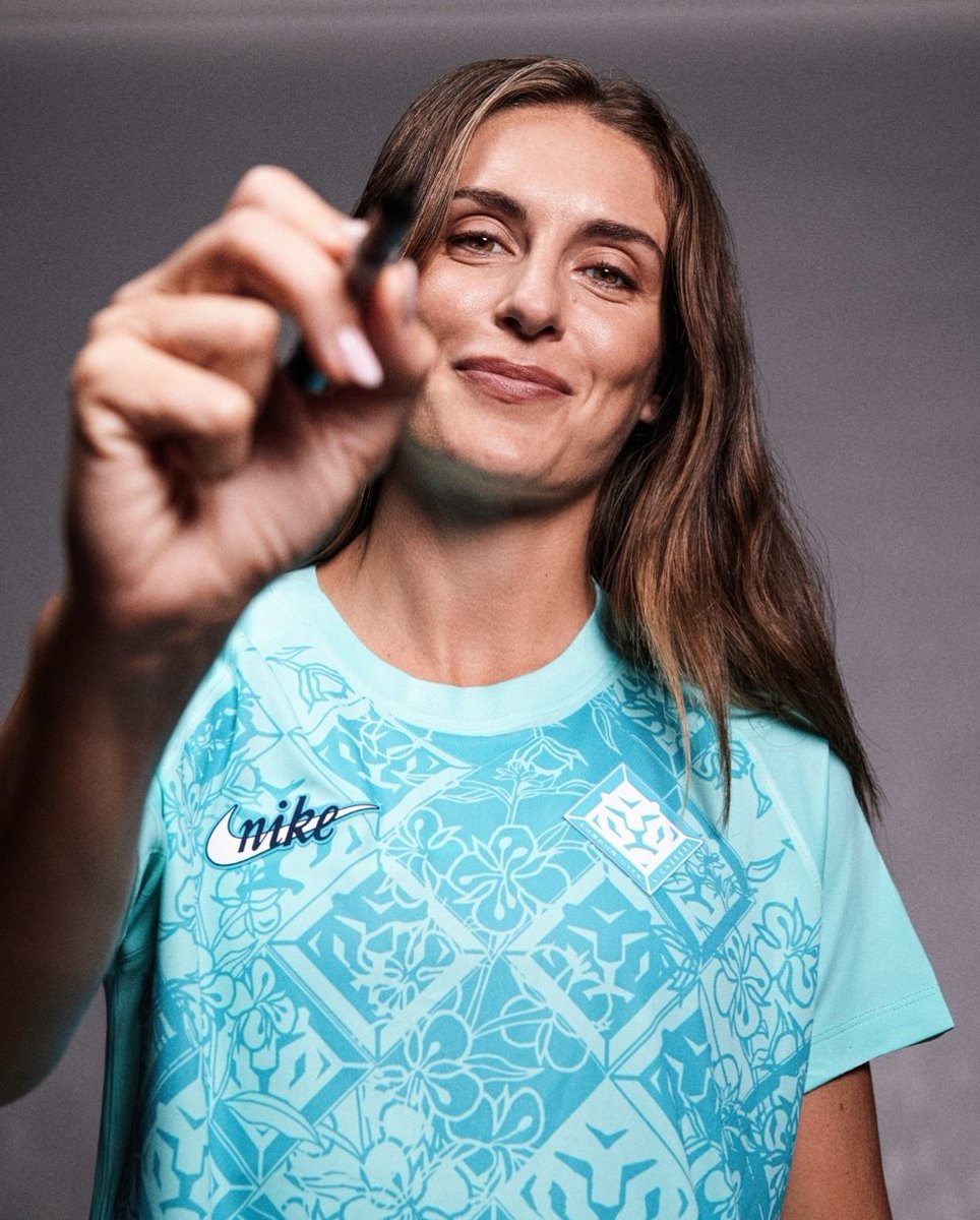 alexiafutbol11's tweet photo. ⠀

The Queen has arrived to conquer England 👑

⠀ https://t.co/w3hDgXaKF4