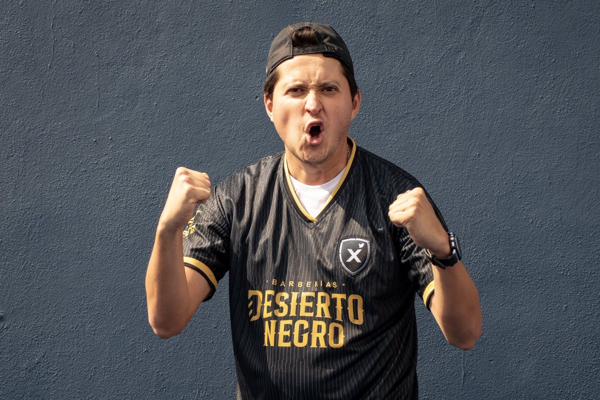 TuiterosFC_SLP's tweet photo. Presentación del nuevo jersey. 
@deportesleos gran aliado potosino para vestir la historia, el orgullo y la tradición de nuestro equipo. 🖤🧡⚽️
Un escudo que se lleva en el pecho y una identidad que evoluciona para dar pasos hacia adelante. 
#DaleTuiteros ⚽️ #MiPielEsTuitera ⚫️🟠 https://t.co/dBhzFuaB3w