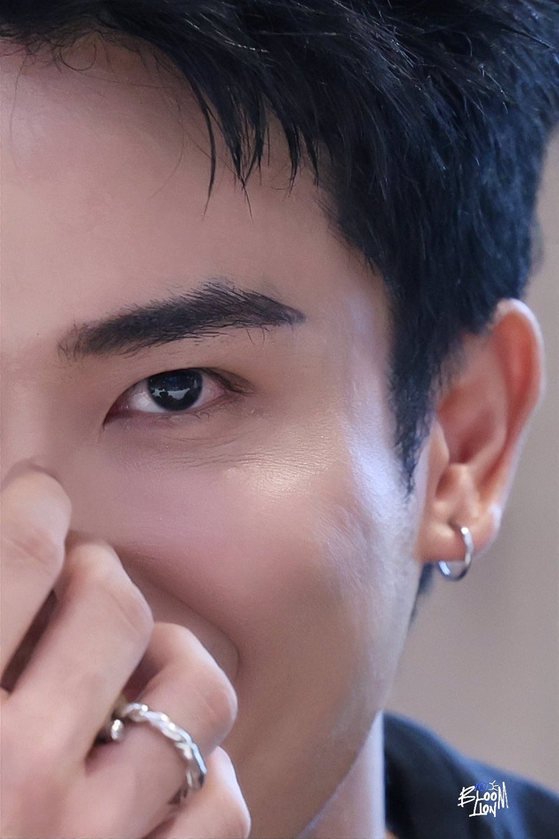 bloomlion's tweet photo. Somtimes, the smallest window holds the biggest moment. 💙

Where my lens met your eyes 📸

#Tawan_V https://t.co/xrNDhhSbX9