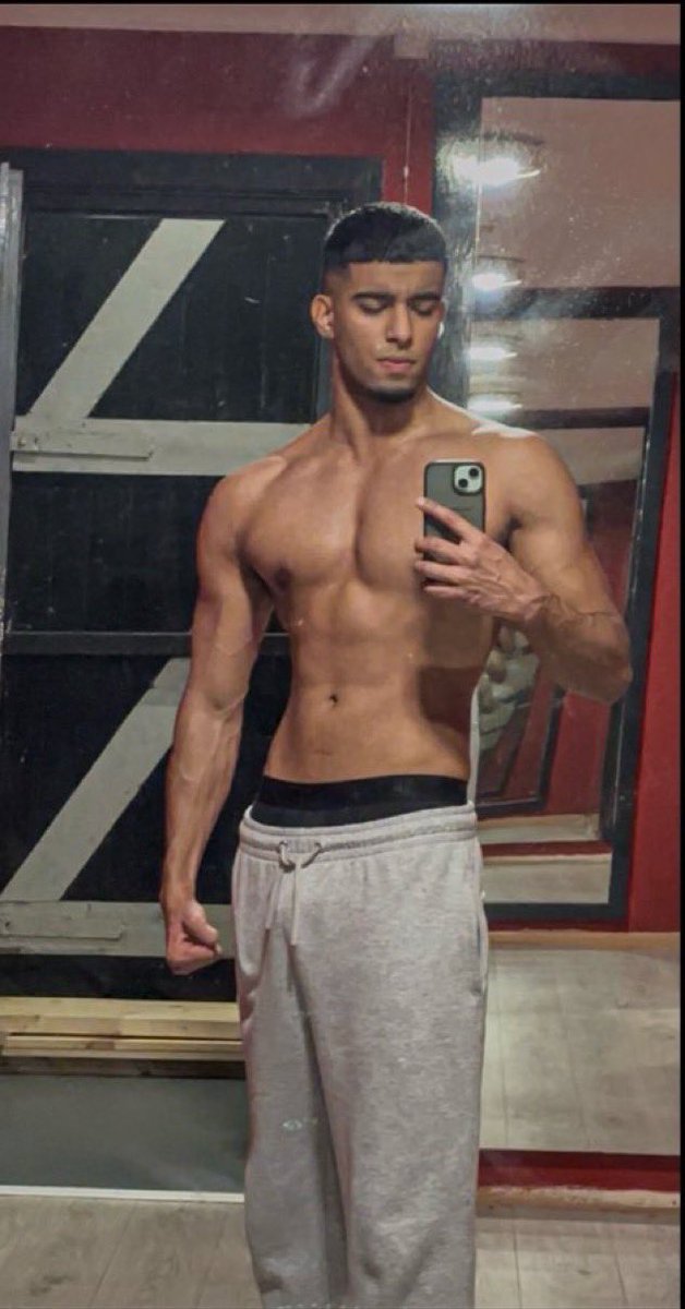 anonfernandosub's tweet photo. @MASTER_HITZ gets what he wants without any effort. He has a way of manipulating your mind to serve His will. Wallets remain open and waiting to be His favorite of the day https://t.co/6X01DAKHo3