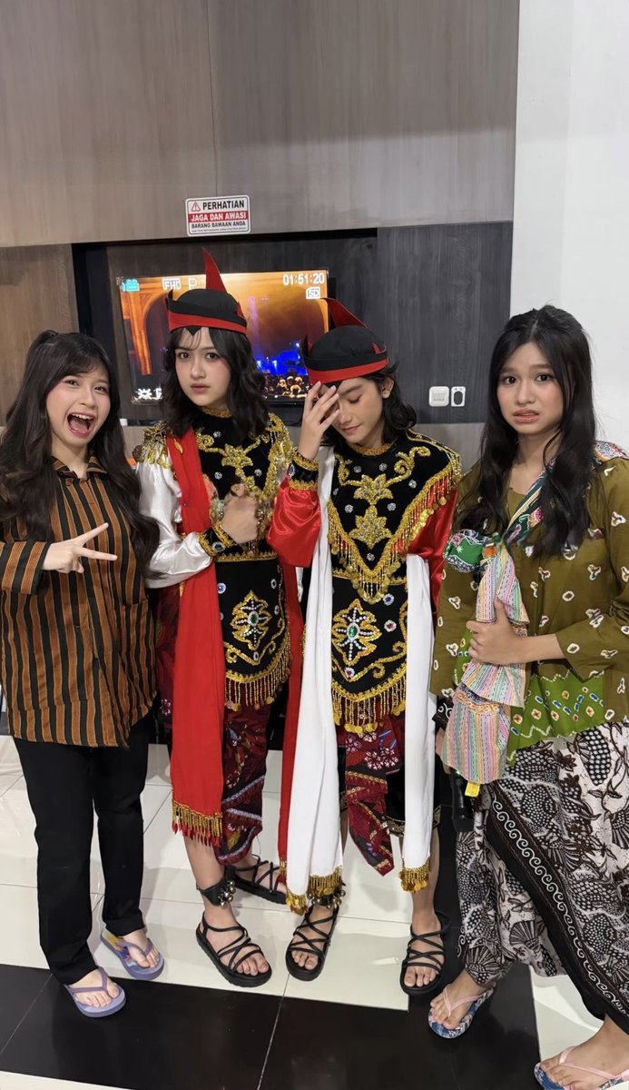 journtales's tweet photo. biarpun mereka nakal, but LOVE THIS BERANDALAN SOOOO MUCH! ❣️ https://t.co/hYPvgfUCGR