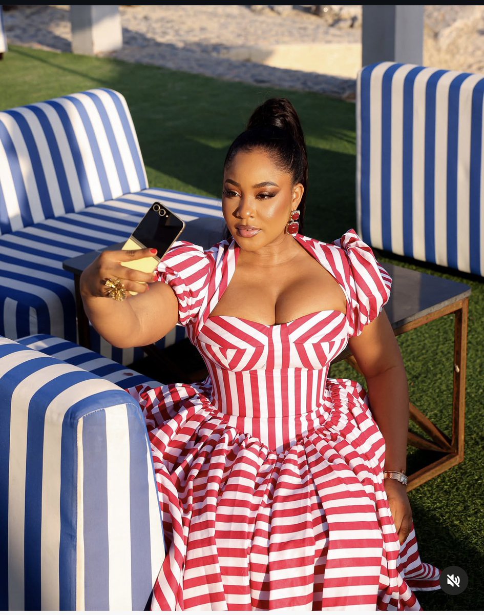 Mildr_ed's tweet photo. Samsung called,Erica Nlewedim answered🥳🎉! Say hello to the latest member of the Samsung family! Ambassador Erica Nlewedim 🤍🤍🥳🥳
God don’t play about you star girl ☺️

ERICA X SAMSUNG 
#EricaNlewedim
#Samsung
#EricaNlewedimXSamsung https://t.co/JekKSw7iHT