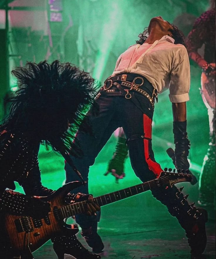 thrillermvj's tweet photo. damn https://t.co/IyJODR379V