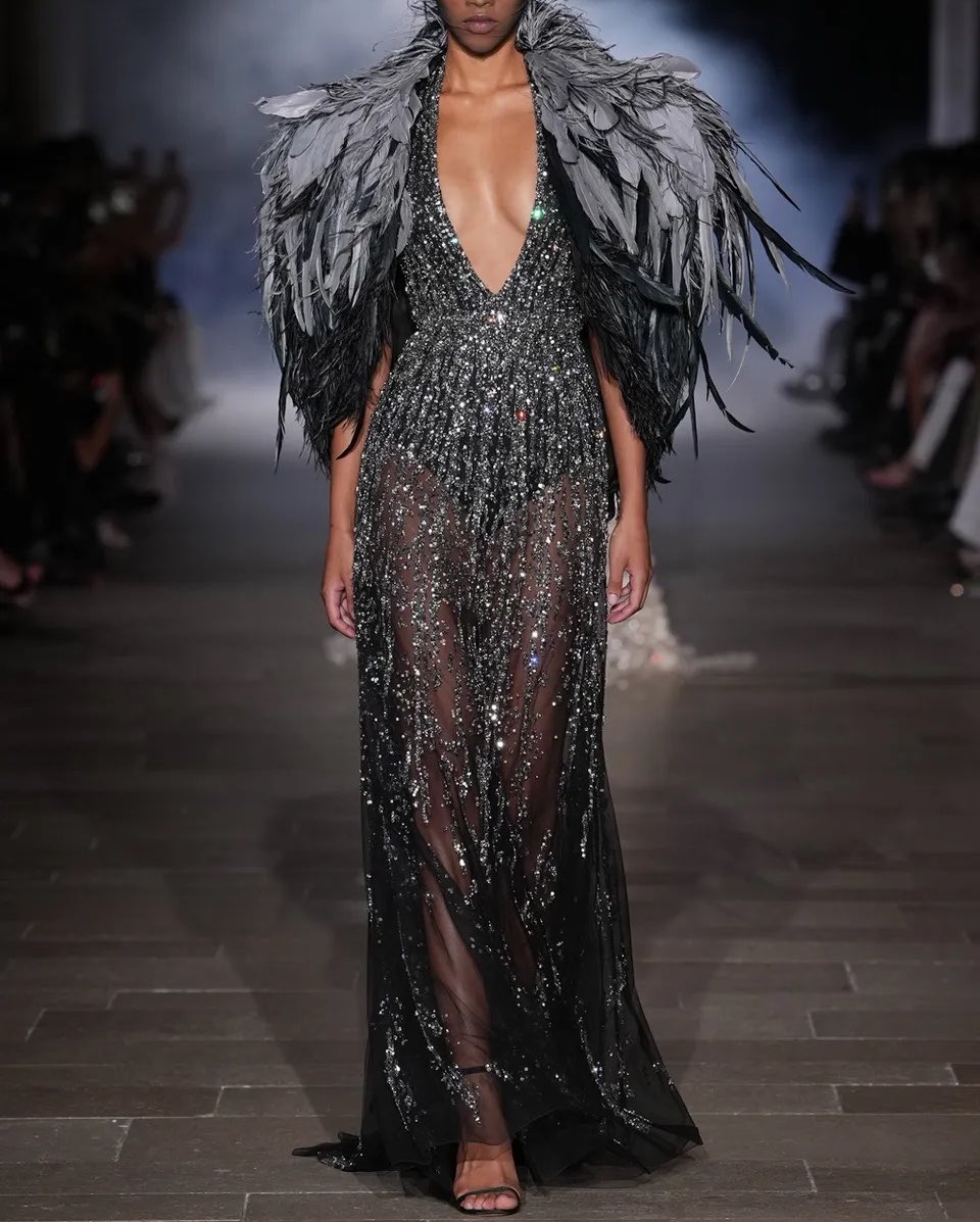soomienana's tweet photo. Zuhair Murad FW26 Haute Couture..🖤 https://t.co/nyFiFP4hqm