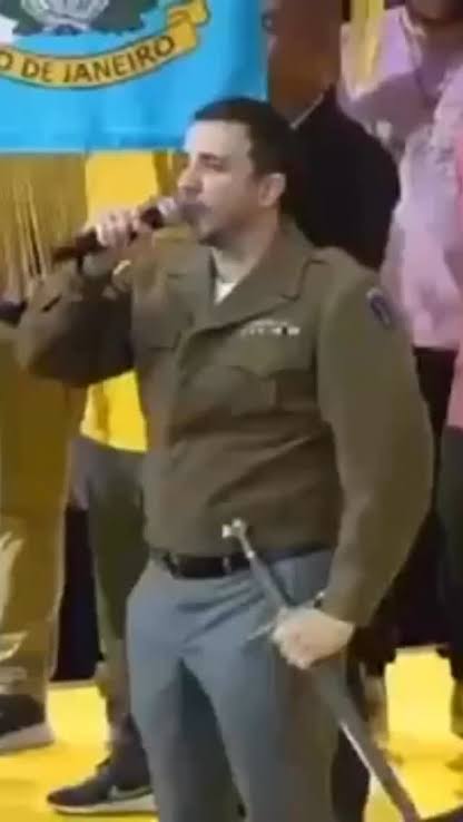 WedenLins's tweet photo. @arthurmoledoval Na verdade eles tem bastante medo de guerreiros medievais, samurais.. hipocrisia 😂 https://t.co/VZXHxyNT48