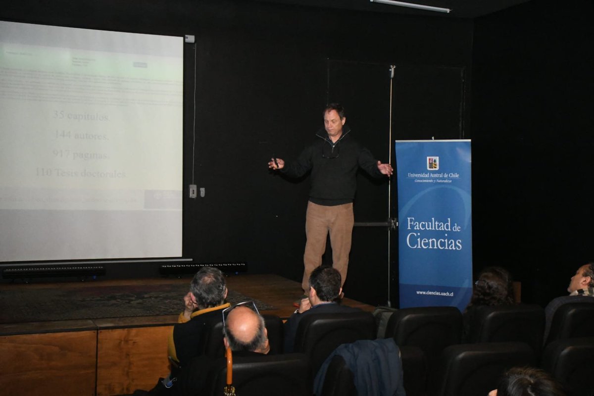 UAustraldeChile's tweet photo. Agradecemos a quienes participaron en la charla "Posibilidades de Cooperación Científico-Académica entre Atlántico y Pacífico: Mar del Plata – Valdivia", instancia en la que se abordaron las oportunidades de colaboración científica y académica entre ambas ciudades, fortaleciendo los vínculos de investigación y cooperación internacional.

La exposición estuvo a cargo del Dr. Tomás Luppi, académico de la Universidad Nacional de Mar del Plata e investigador del CONICET.

La actividad se realizó el miércoles 8 de julio, a las 11:00 horas, en el Auditorio Hugo Campos del Edificio Pugin, Campus Isla Teja.

@VIDCA_UACh @cienciasuach @PostCienciaUACh