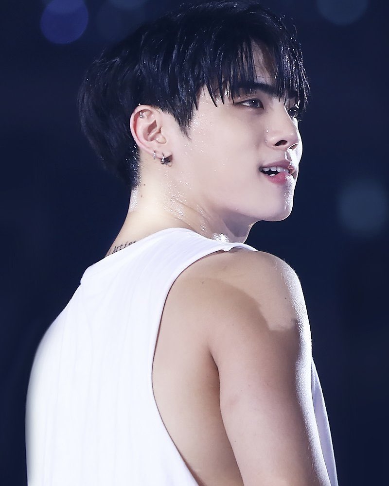 zyxmint's tweet photo. we should always talk about this jonghyun https://t.co/y0ckyn5J7o