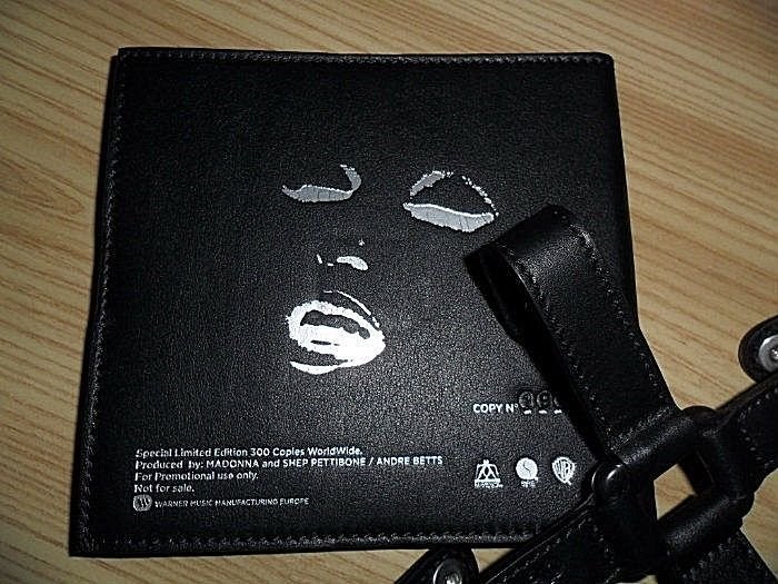 Bruno3588's tweet photo. Madonna - Erotica EDIÇÃO LIMITADA EM COURO. Vocês sabiam dessa versão?

Edição Limitada EROTICA, mas nunca foi lançado. A ideia foi descartada porque se mostrou muito cara para produzir. https://t.co/GUIABJUwtj