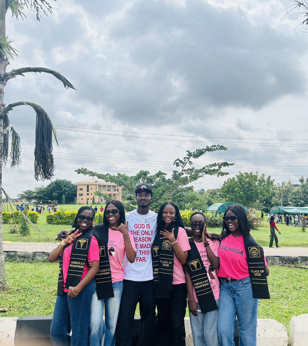 lase_oluwa's tweet photo. Signed out wearing pink cause I'm just a girllllllll 💅 

Actually it was cause I didnt want to feel left out🌝 https://t.co/oxZIFxDNjm