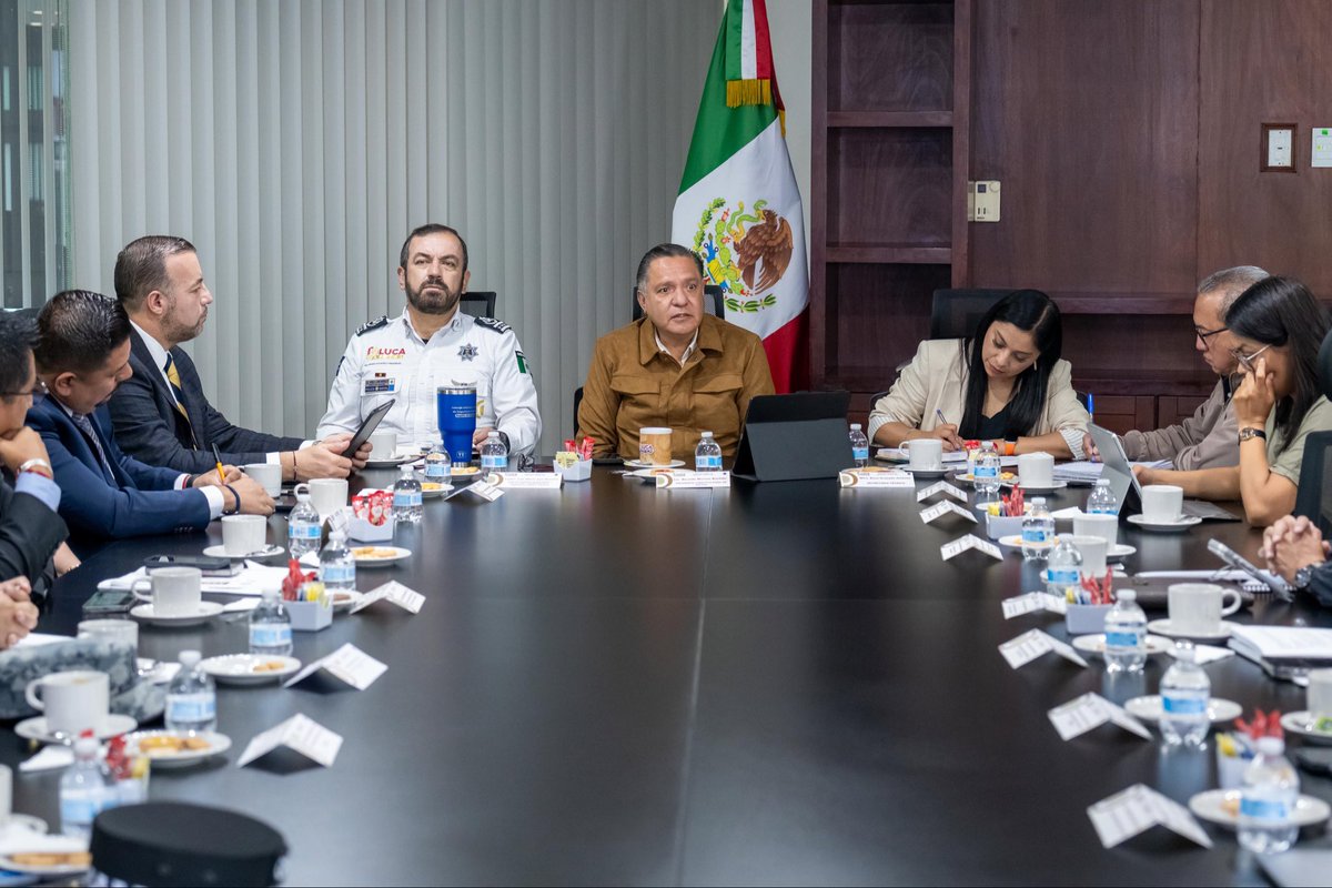 rimoba's tweet photo. En #Toluca, quien lastima a la gente enfrenta la justicia.

Hoy informamos sentencias que suman casi 200 años de prisión contra integrantes de bandas que operaban en la capital mexiquense. Esto significa menos delincuentes en las calles y más tranquilidad para las familias. https://t.co/Z800I16jTi