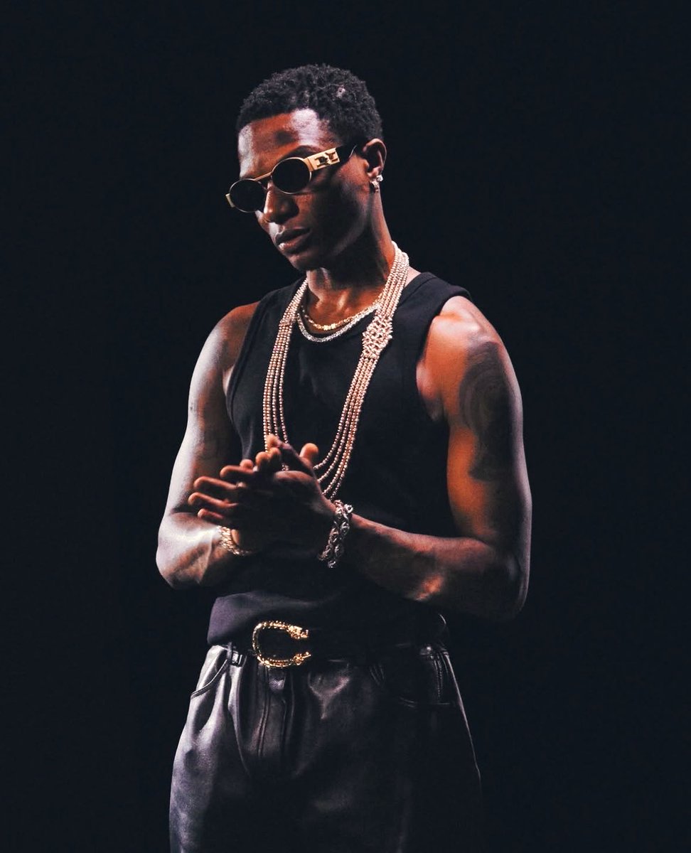 azakegrn's tweet photo. If you see this, it means you love WizKid.  Touch this ❤️🦅 https://t.co/jA3GHxHLge