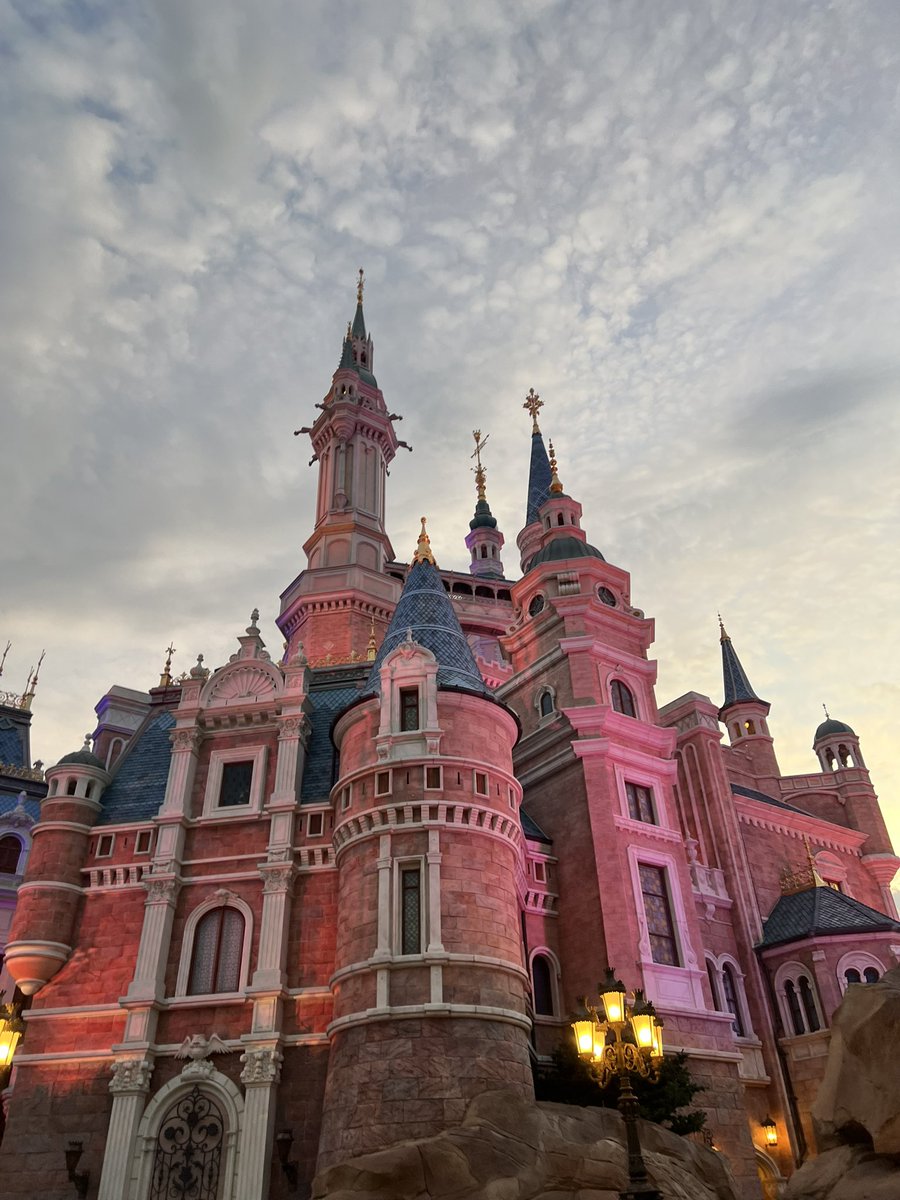 HLeiTR's tweet photo. 长这么大还没去过这种游乐园
这次成功为童年补票了

p 1-2 上海迪士尼
p 3-4 北京环球影城

感谢游乐园导游 @Pray_che 
ദ്ദിᵔ.˛.ᵔ₎✧ https://t.co/a7bZ5WYAzq