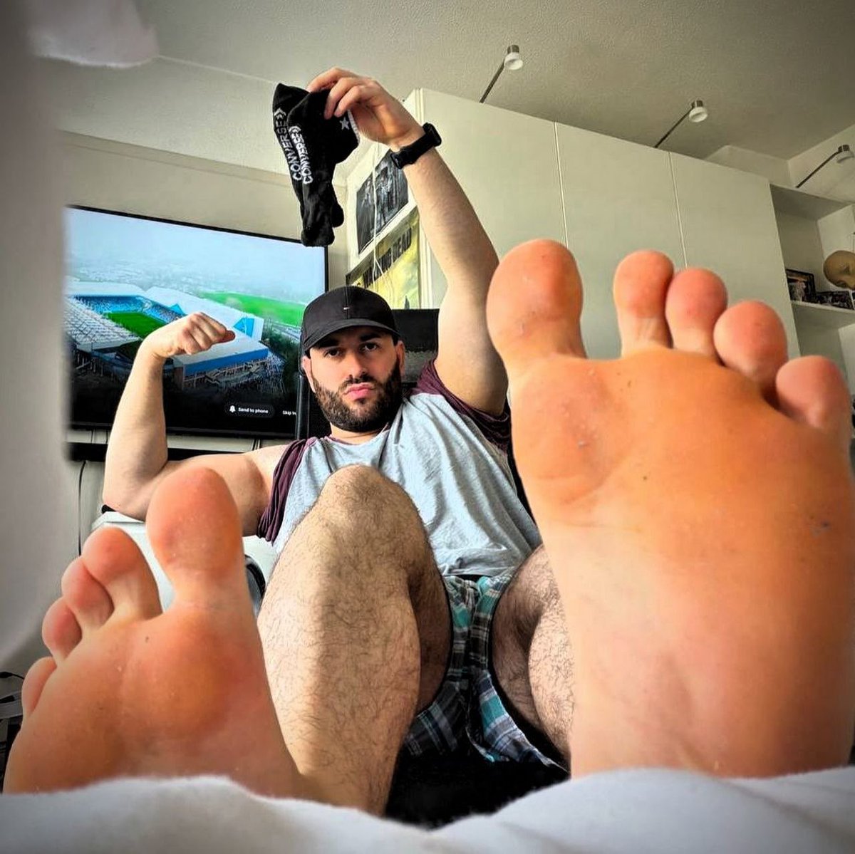 FootMasterAdamx's tweet photo. I know you subs cant get enough of these BIG STINKY FEET! 🦶

If you want them so bad, pay up! 🤑

#Feet #Findom #Master #Alpha #Domination #CashMaster #Muscles https://t.co/7C97HZUZl5