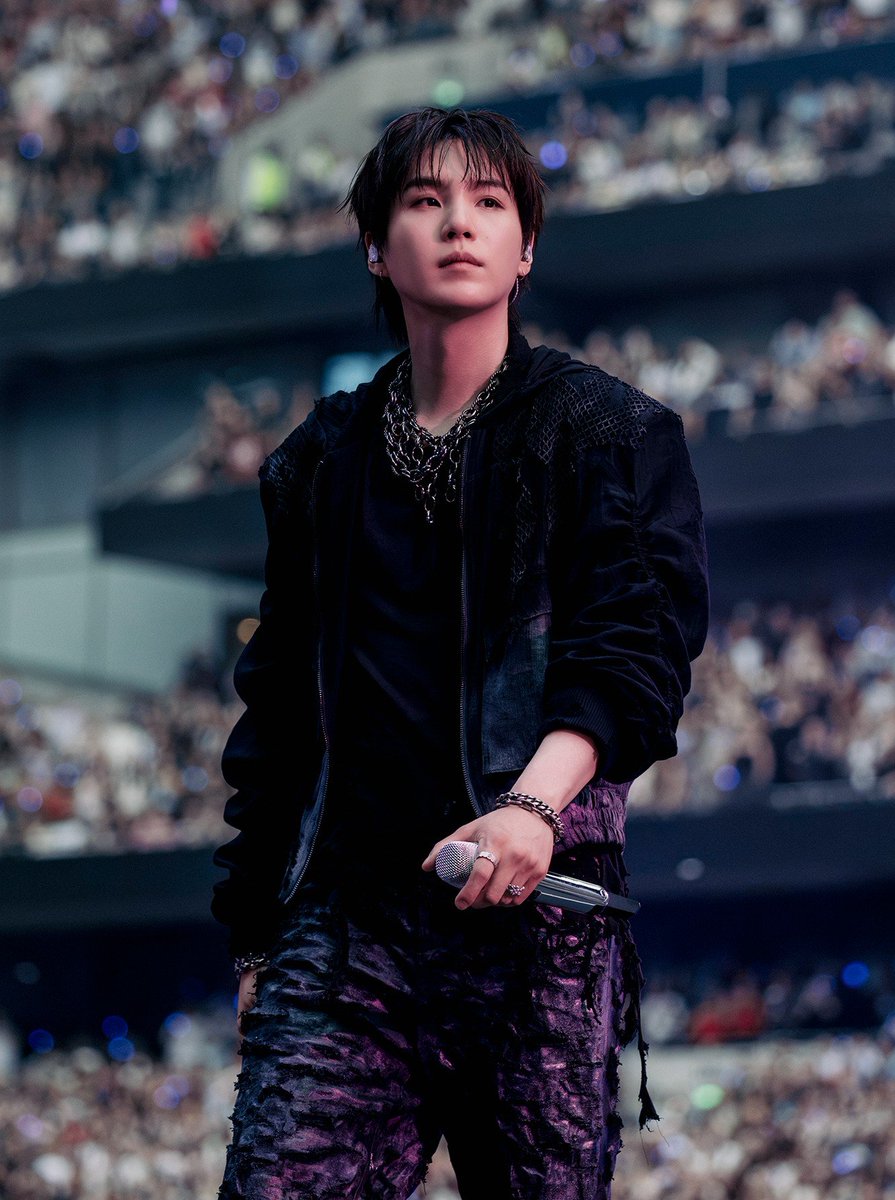 YOONGlYOONGI's tweet photo. EXCUSE MEEEE?!?!???!?!?!??????!!!!!!!!! https://t.co/gbmrJpk2ff