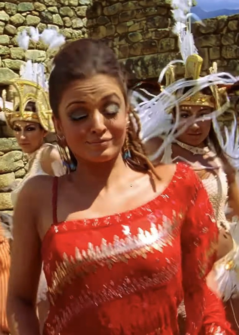 photoshub12's tweet photo. #AishwaryaRai https://t.co/xFhqXkKOfn