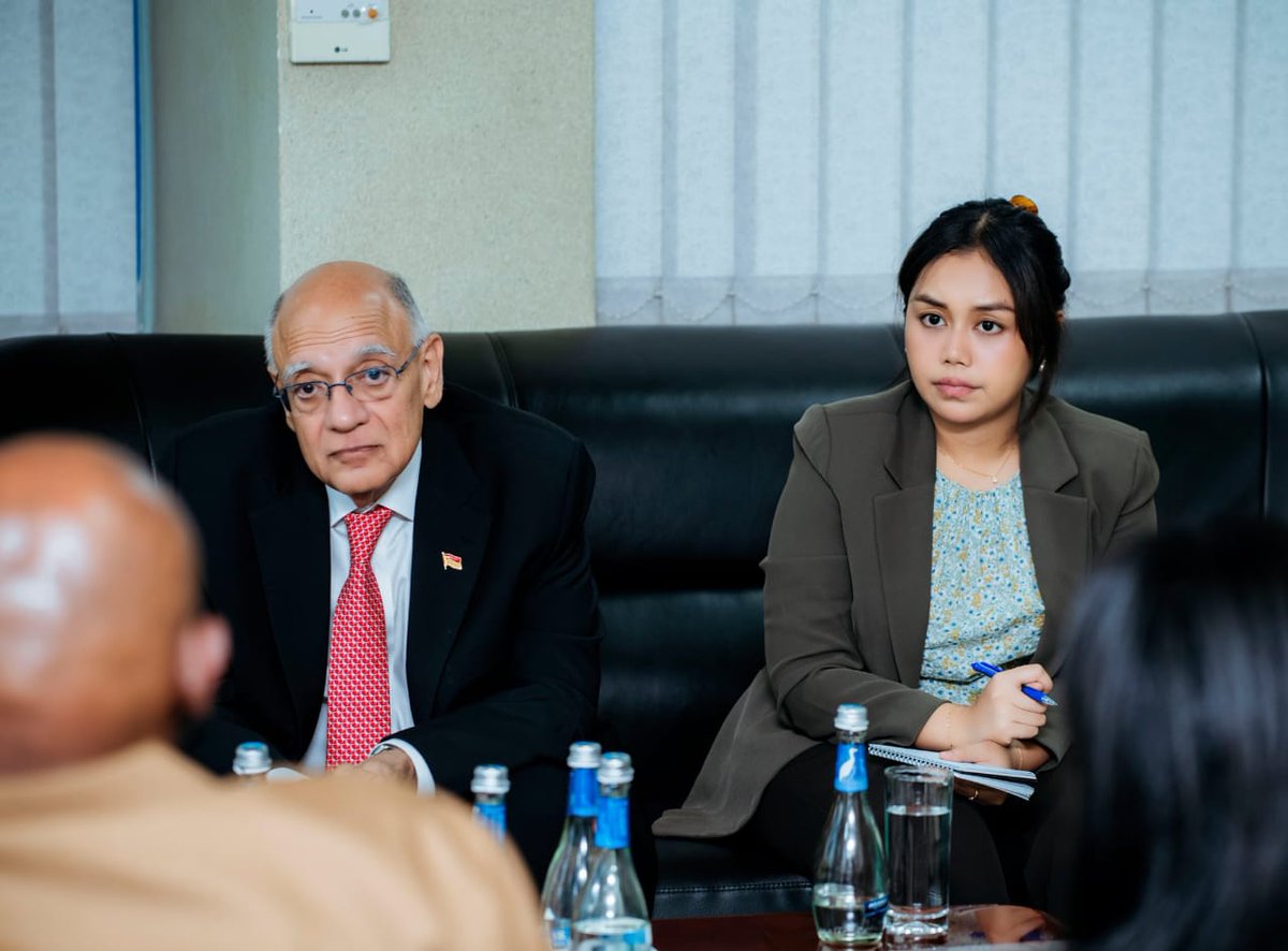 ktpressrwanda's tweet photo. Rwanda's Minister of Environment, Dr. Bernadette Arakwiye, met with Singapore's Ambassador to Rwanda, Jaspal Singh to discuss strengthening bilateral cooperation in environmental protection. Their discussions focused on sharing knowledge, expertise and innovative solutions to advance sustainability and address climate change.