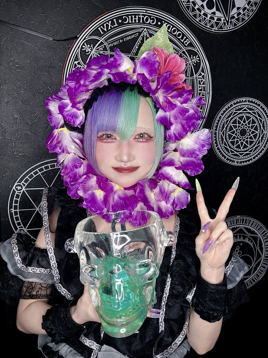 kuronai_teruru's tweet photo. 🌺帰還🌺
.
おもしれー契約者様💜孤独と戦う契約者様💚
スカル💀、もずくとタコライス、シークヮーサーサワー、盃、チェキ、宴‼️いっぱいありがとう😭♡
沖縄ソング歌えてさすがにハッピーすぎ🎶
結局一日中ハイビスカスシーサーでいた😅
.
次は10日18:00〜0:00、沖縄魔界でお待ちしてるさ〜❕ https://t.co/BURCWTgw4w