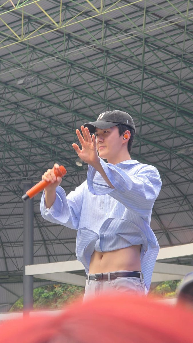 kimleeplay's tweet photo. และนี่คือหุ่นของคนที่บอกว่าเอาข้าวลงไปผสมกินกับรามยอน เป็นคาร์บเชิงซ้อน 🥰 https://t.co/4ajo2oy8fM