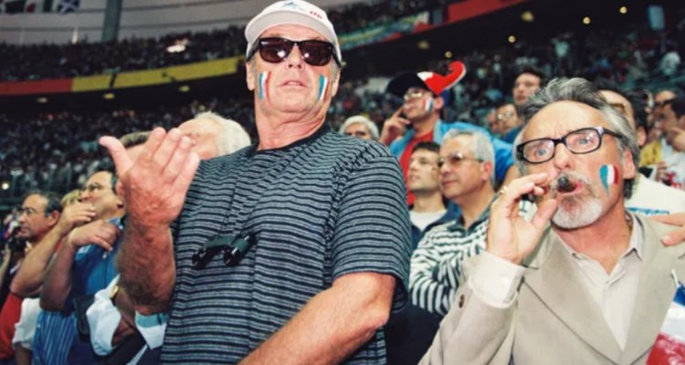cberthemin's tweet photo. Jack Nicholson &amp; Dennis Hopper à la Finale de la Coupe du Monde 1998 https://t.co/I7bbum3R1L