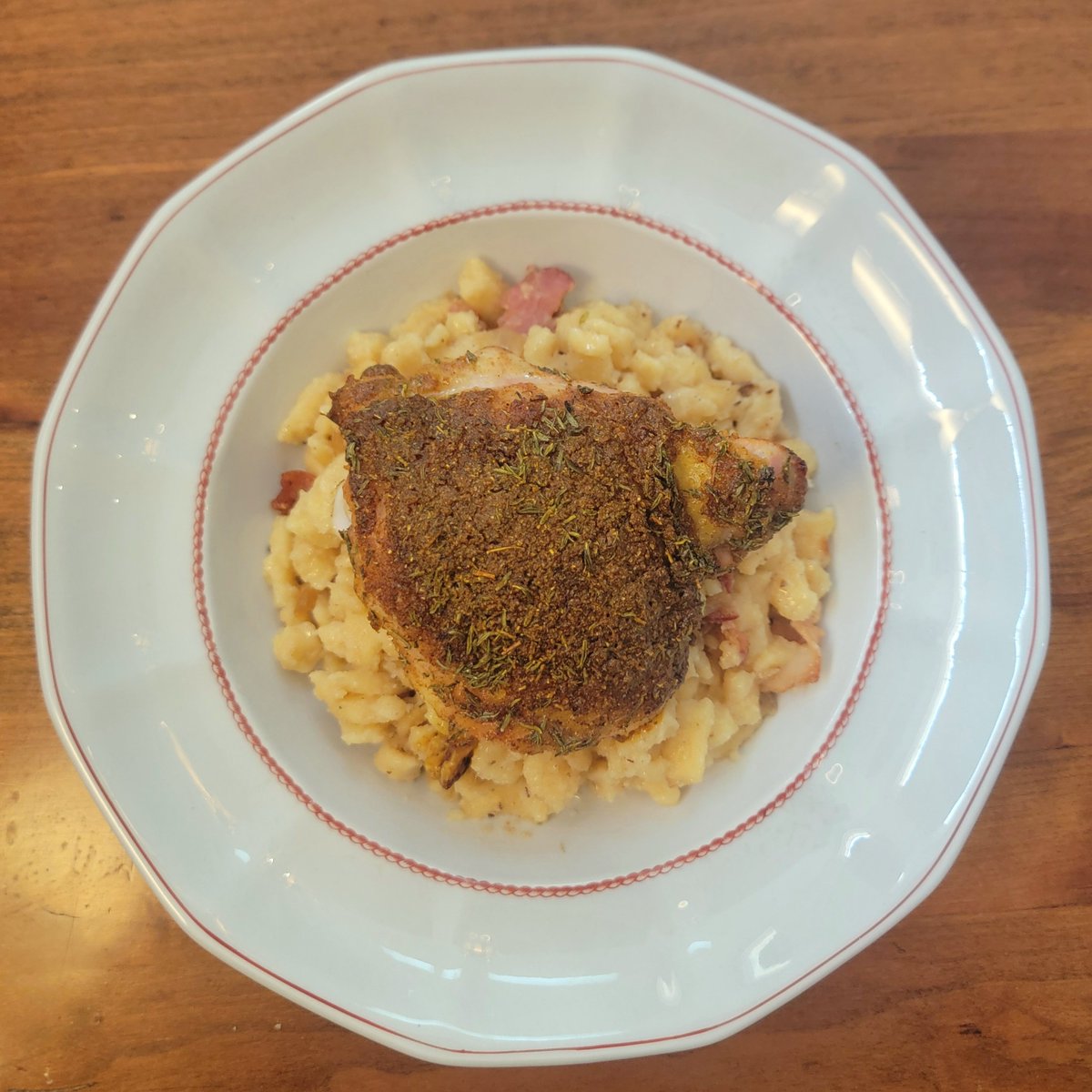 lisavsworld's tweet photo. Post-workout meal:

Spicy German chicken and Spaetzle. 

Spaezle was made with bacon, shallots, mushrooms, parmesan, and gruyere. Chicken is made with a bunch of spicy seasonings... that I cannot share. https://t.co/hFC7ZIA2Zf