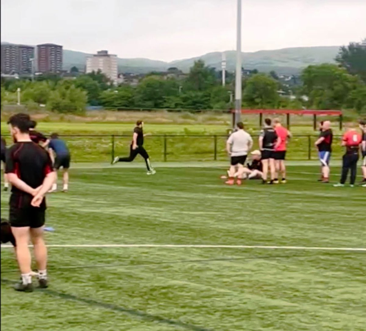ClydebankRFC's tweet photo. 𝗖𝗥𝗙𝗖 | 𝗣𝗿𝗲-𝘀𝗲𝗮𝘀𝗼𝗻 𝗖𝗼𝗺𝗯𝗶𝗻𝗲 𝟮𝟲/𝟮𝟳 🔴⚫️

Pre-season is officially underway as the senior team returned last night for their first training session of the new combine. All players and showed a fantastic attitude from start to finish. 💪🙌🏻

#combine #preseason https://t.co/zByiyQPMiA