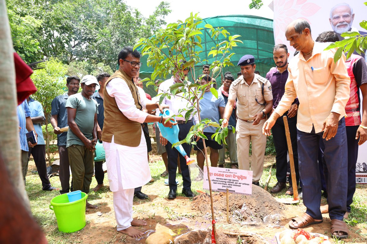 RPRC_Odisha's tweet photo. #RPRC ପରିସରରେ ମାନ୍ୟବର ଜଙ୍ଗଲ, ପରିବେଶ ଓ ଜଳବାୟୁ ପରିବର୍ତ୍ତନ ମନ୍ତ୍ରୀ ଶ୍ରୀ ଗଣେଶ ରାମ ସିଂ ଖୁଣ୍ଟିଆ, #pccf&amp;hoff ଡଃ କେ. ମୁରୁଗେସନ୍‌ ଓ ମୁଖ୍ୟ କାର୍ଯ୍ୟନିର୍ବାହୀ ଶ୍ରୀ ସୁଧାଂଶୁ ଶେଖର ଖୋରାଙ୍କ ଦ୍ଵାରା " ବ୍ୟାପକ ବୃକ୍ଷରୋପଣ ଅଭିଯାନ" ଏବଂ ଏକାମ୍ର କାନନରେ ପର୍ଯ୍ୟଟକଙ୍କ ପାଇଁ"ବ୍ୟାଟେରୀ ଚାଳିତ ଗାଡ଼ି"ର ଶୁଭାରମ୍ଭ ହୋଇଯାଇଛି। https://t.co/GAuYsVw5q0