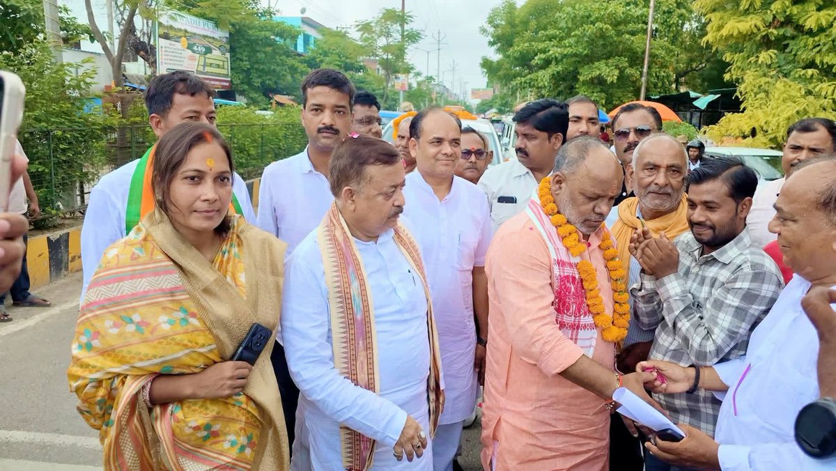ReenaJa77110242's tweet photo. आज सूक्ष्म,लघु एवं मध्यम उद्यम (MSME) राज्य मंत्री आदरणीय भाई साहब श्री @hanshraj4bjp जी के जनपद आगमन पर जिला अध्यक्ष आदरणीय भाई साहब श्री @sushilbjpup जी के साथ सम्मानित पार्टी पदाधिकारी गण एवं सभी कार्यकर्ता बंधुओं के साथ स्वागत अभिनंदन किया गया।💐🙏🏻🚩

@idharampalsingh https://t.co/v5UzrDq8Uv