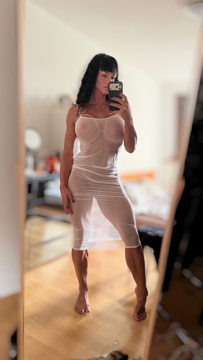 CindyTraining's tweet photo. Vip and BentBox shoots on the way… ♥️ 
Comment if you have questions or want more information! 😈 https://t.co/1X2ZzD6Arq