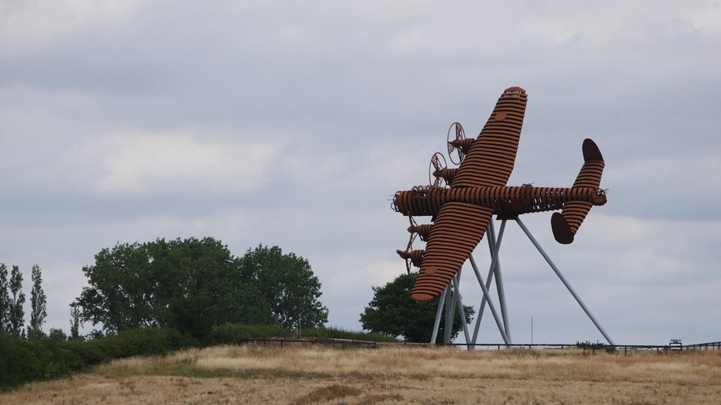 wtbattlefields's tweet photo. The newly erected full size ‘On Freedom’s Wings’ #LancasterBomber monument just off the A46 at Norton Disney is extremely impressive. It serves as an introduction to Lincolnshire ‘Bomber Country’. Another fitting tribute to the brave men of #BomberCommand #WW2 https://t.co/pJ6ic4sY3P