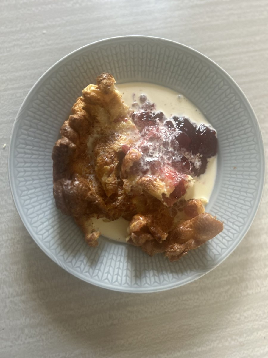 NinniU's tweet photo. Jag är bäst på fläskpannkaka. Undra hur jag alltid lyckas få till den. #Nomnom https://t.co/vYZeqW84oA