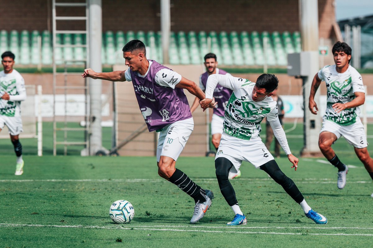 ClubSantos's tweet photo. Últimos detalles antes del partido. ⚽
Mañana enfrentamos a @AmericadeCali en el cierre de la #PretemporadaGuerrera. 🇳🇬⚔️ https://t.co/J38LGuoHF4