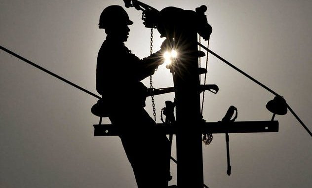 agossou01's tweet photo. La demande en électricité devrait bondir de 32 % d'ici 2030 (2 753 GWh), portée par l'industrialisation et la #PIA. La @CEETOfficiel adapte son réseau sous le suivi de l'#ARSE pour garantir un approvisionnement fiable.
#Économie #CEET #Togo https://t.co/DDBy7MLlqS