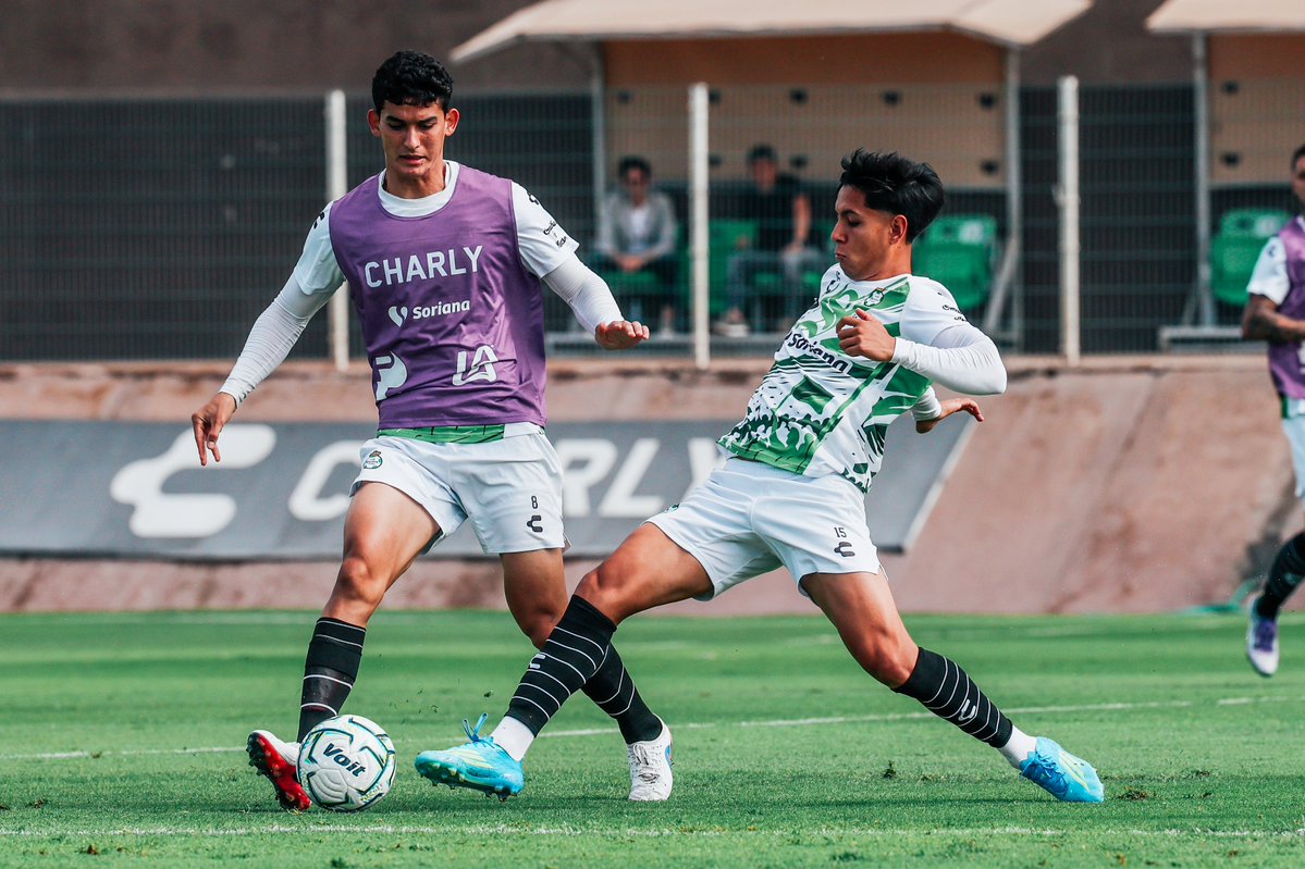 ClubSantos's tweet photo. Últimos detalles antes del partido. ⚽
Mañana enfrentamos a @AmericadeCali en el cierre de la #PretemporadaGuerrera. 🇳🇬⚔️ https://t.co/J38LGuoHF4