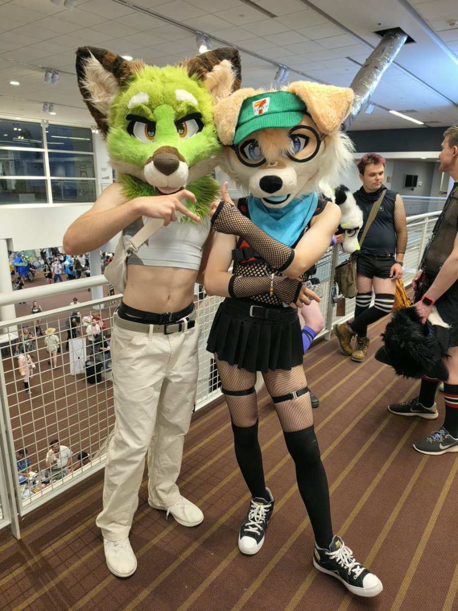 InariKoKami's tweet photo. Man hes such a good FRIEND 
🧡 💚 @WaffleBarks https://t.co/sCoMMczmQV