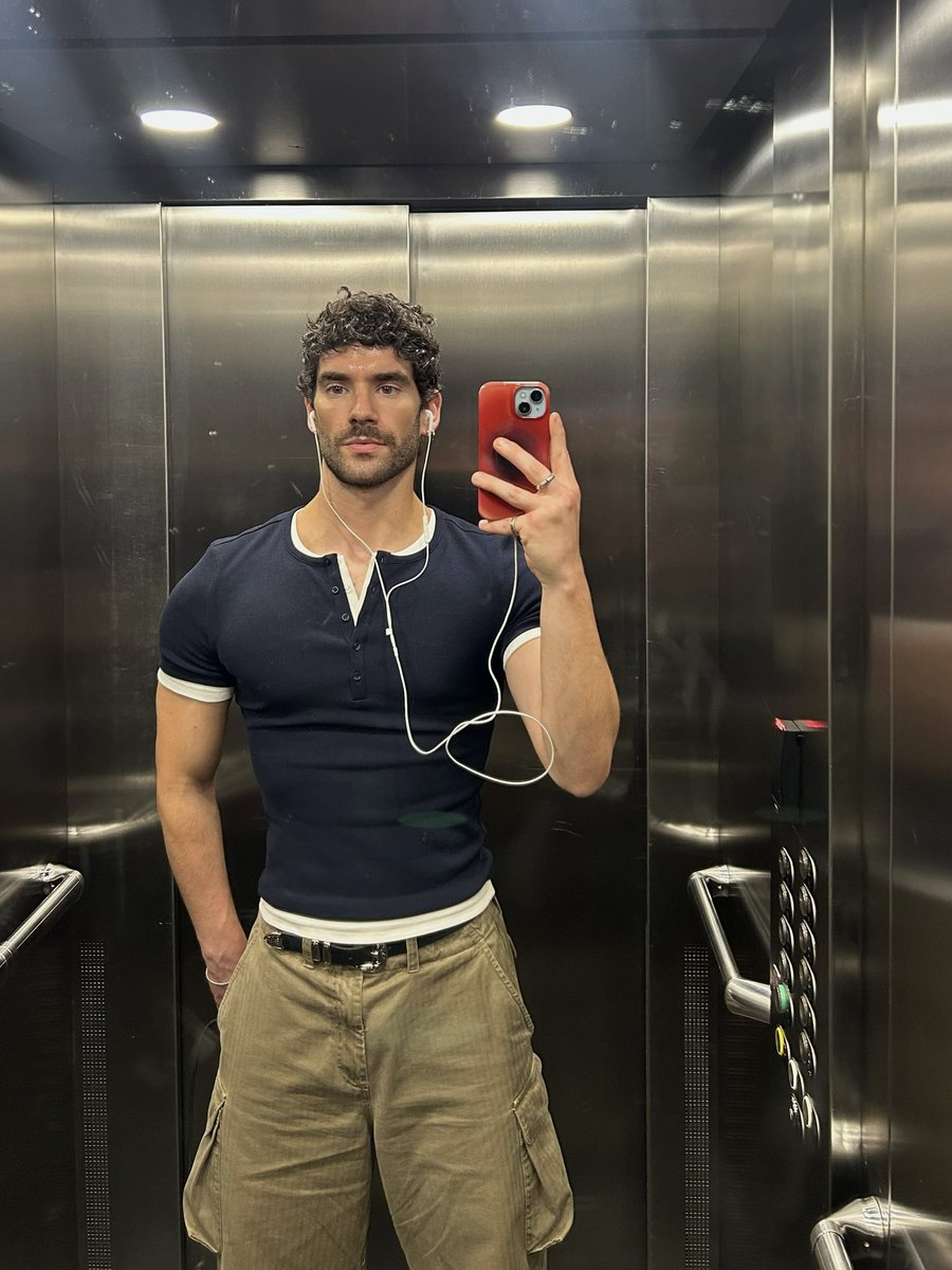 jonomxr's tweet photo. What I wore last week xx https://t.co/2UutQPUJa5