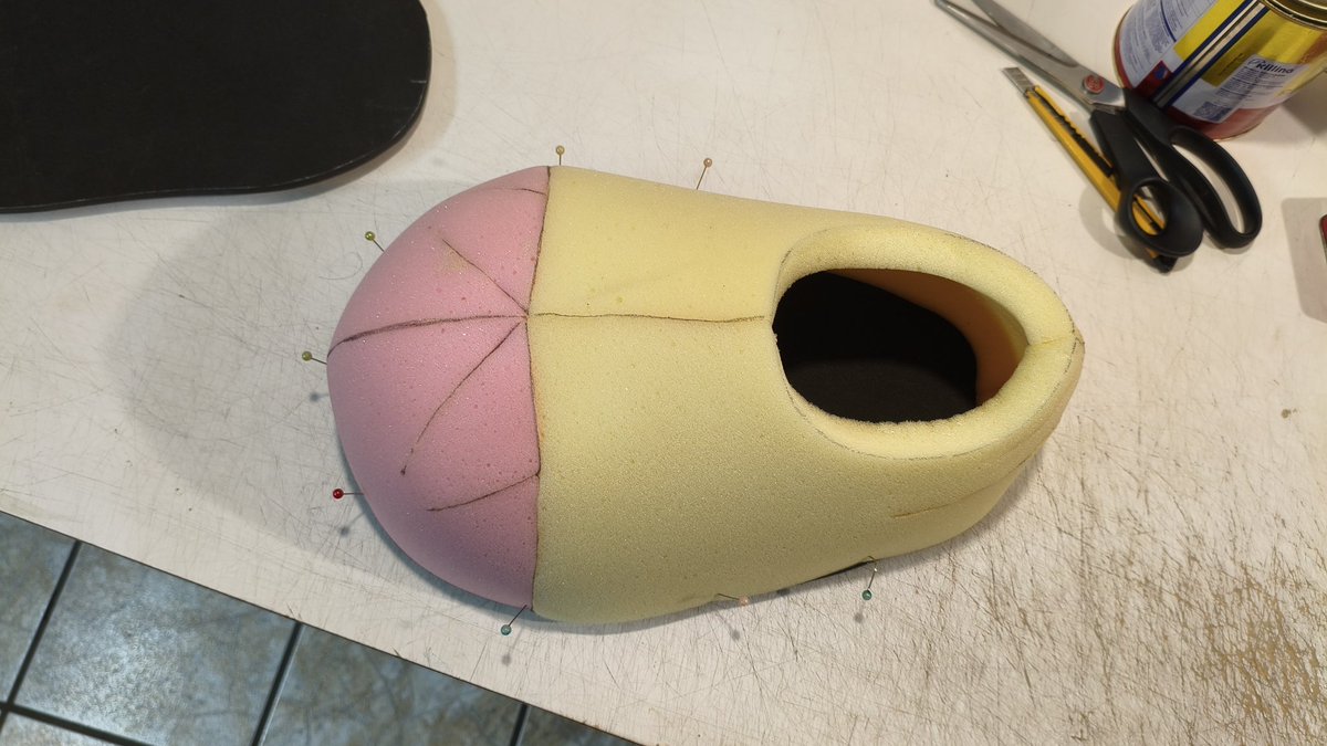 Cenobear's tweet photo. So far so ok, as expected after transferring the pattern to foam some stuff would be off. https://t.co/QiAHfgkH3s