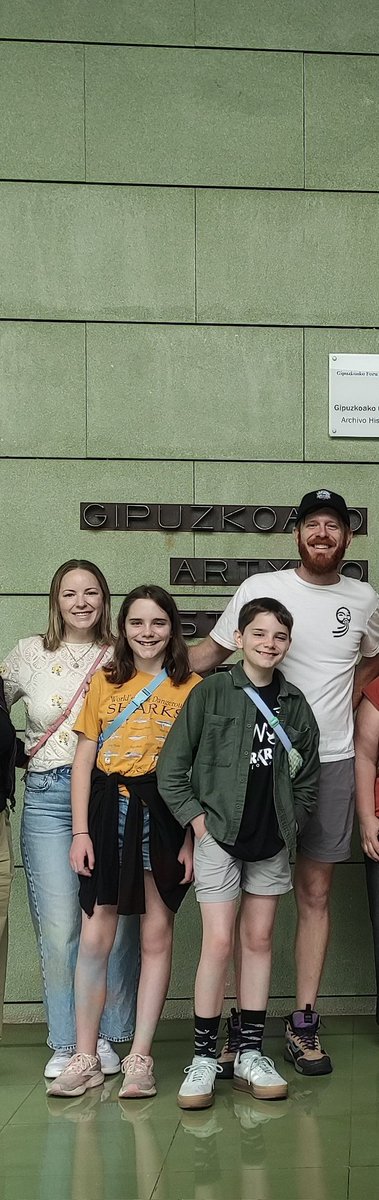 onaticommunity's tweet photo. Some stories begin in our classrooms and continue far beyond graduation. These students from USA &amp; from Argentina &amp; Denmark remind us that our institution is more than a place to learn. It’s a place where lifelong friendships&amp; sometimes even families,begin.
#InternationalMaster https://t.co/xU4oydbflO