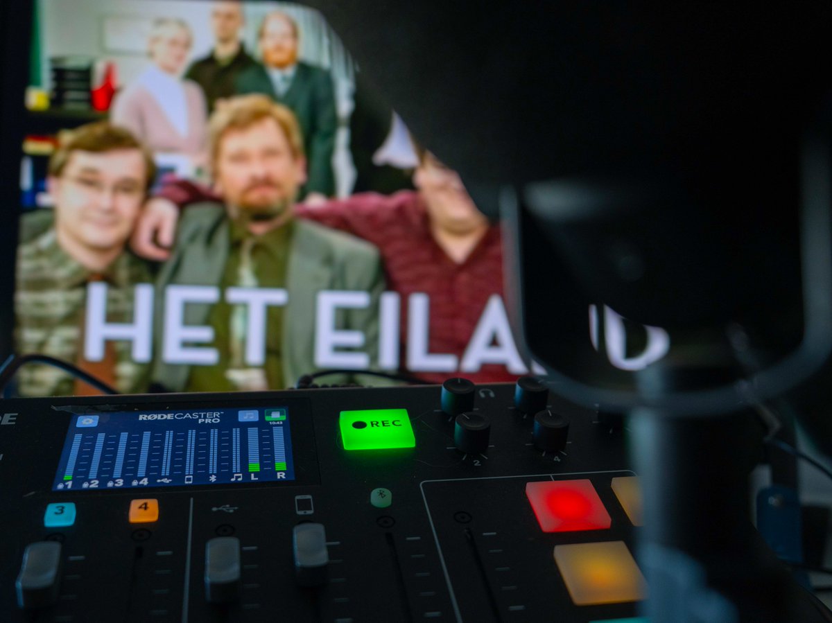 protpod's tweet photo. Voor wie het nog niet door had:
We zijn (ekfes) terug man!
De eerste aflevering was het Kristof alleen, maar je weet nooit of er nog iemand opduikt..
#heteiland #protpod
https://t.co/yldZIDIc20 https://t.co/lN7NhxB7hT