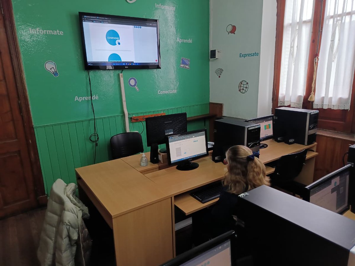 pd_santamaria's tweet photo. Temática que desarrollaron: Materia Matemáticas #Calculos y #Tabla Incompleta de la Pagina "Continuemos Estudiando".
Lugar: Sala de Aprendizaje del Punto Digital. https://t.co/DonIzsJfIW